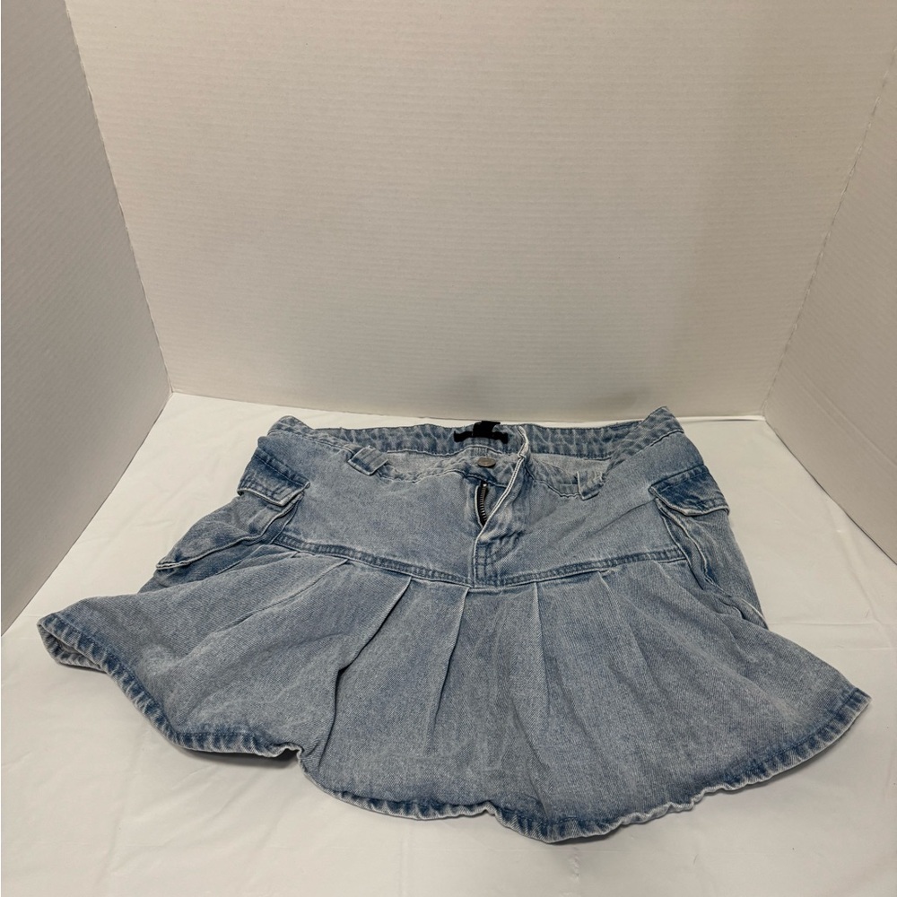 Forever 21 Light Wash Denim Circle Skater Mini Skirt
